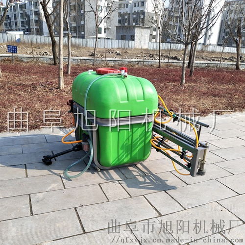 四轮拖拉机后悬挂式打药机在果树大棚中的应用与优势